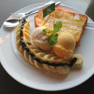 ไอติมใส่ใจ.......  กว่า 90 รส เบเเกอรีๆ วีเเกน 0% ไขมันทรานส์ "ทำเองใส่ใจ" .... ปลอดภัยจากสารกันเสีย