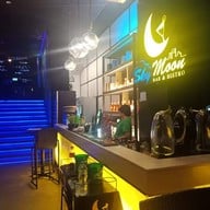 หน้าร้าน Sky Moon Bar & Bistro
