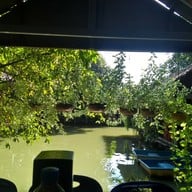 บรรยากาศ ร้านอาหารบ่อปลา