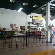 บรรยากาศ เตี๋ยวเรือ หวานเย็น