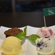 ไอติมใส่ใจ.......  กว่า 90 รส เบเเกอรีๆ วีเเกน 0% ไขมันทรานส์ "ทำเองใส่ใจ" .... ปลอดภัยจากสารกันเสีย