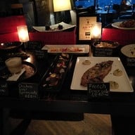 Scarlett Wine Bar & Restaurant โรงแรมพูลแมน จี สีลม