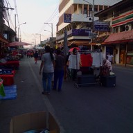 บรรยากาศ ถนนคนเดินสันกำแพง