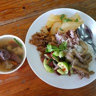 บุฟเฟ่ต์ข้าวแกง แม่บุญธรรม