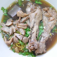 ก๋วยเตี๋ยวเป็ดตุ๋น เจ้าเก่าหนองมน