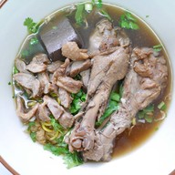ก๋วยเตี๋ยวเป็ดตุ๋น เจ้าเก่าหนองมน
