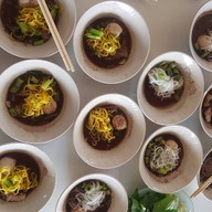 ก๋วยเตี๋ยวเรือจ่าปุ๋ม