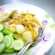 เมนูของร้าน ขนมจีนน้ำยาแม่องุ่น ตรอกข้างห้างตั้งฮั่วเส็ง บางลำพู -