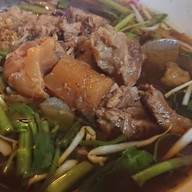เมนูของร้าน ก๋วยเตี๋ยวเนื้อ สว่างอรุณ (โชคชัย4)