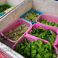 เมนูของร้าน สุกี้เรือนเพชร (ราด-รี); ข้าวไข่เจียว+น้ำพริก+ผัก..ตามสั่ง (เครื่องแกงใต้)