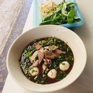 เมนูของร้าน ก๋วยเตี๋ยวเรือแหกโค้ง นครราชสีมา