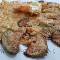 เมนูของร้าน สุกี้เรือนเพชร (ราด-รี); ข้าวไข่เจียว+น้ำพริก+ผัก..ตามสั่ง (เครื่องแกงใต้)