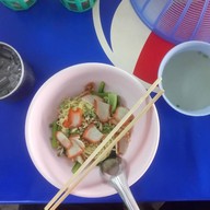 เมนูของร้าน ร้านแสงทอง สาขาราชวัตร ตรงข้ามกรมสรรพสามิต ข้างธนาคารกรุงไทย