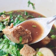 เมนูของร้าน ก๋วยเตี๋ยวเรือแหกโค้ง นครราชสีมา