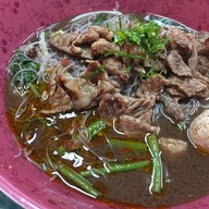 อินทัช ก๋วยเตี๋ยวหมู - เกี๊ยวปลา