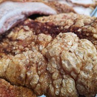 ตุ๊กตา หมูแดง หมูกรอบ ตลาดยิ่งเจริญ