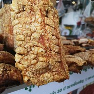ตุ๊กตา หมูแดง หมูกรอบ ตลาดยิ่งเจริญ