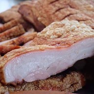 ตุ๊กตา หมูแดง หมูกรอบ ตลาดยิ่งเจริญ