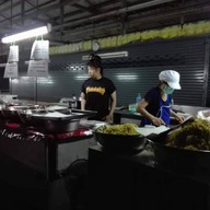 บรรยากาศ หมี่กระดาษ ตลาดช้างเผือก รับแต่เงินสด  เจ้าแรก เจ้าเดียว ไม่มีสาขา