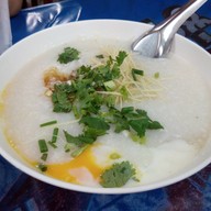 เมนูของร้าน ก๋วยเตี๋ยว ต้มเลือดหมู หน้าวัดพลับ