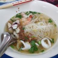 เมนูของร้าน ก๋วยเตี๋ยว ต้มเลือดหมู หน้าวัดพลับ