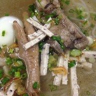 เมนูของร้าน ก๋วยจั๊บอุบล สูตรโบราณ เจ้แอ๋วห้าแยก