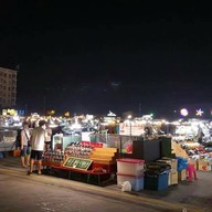 ตลาดนัดเลียบด่วนรามอินทรา