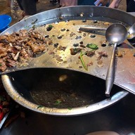 บรรยากาศ ขาหมู หม่านโถว ตลาดชากแง้ว