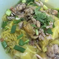 เมนูของร้าน สหชัย บะหมี่เกี๊ยวปู หมูแดง