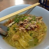 เมนูของร้าน สหชัย บะหมี่เกี๊ยวปู หมูแดง