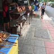 ชินดนัย  ไก่ย่างวิเชียรบุรี ซอยบ่อนไก่ ( ตรงข้ามแฟลต ค.1 )