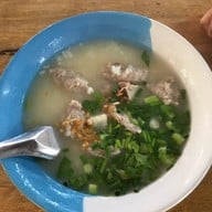 ไก่ย่างบ้านแคนหน้าพลาซ่า