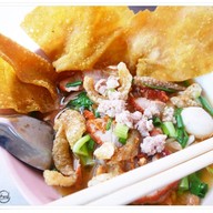 เมนูของร้าน ฝนเตี๋ยวป็อก หน้าโรงเรียนสตรีวิทยา2