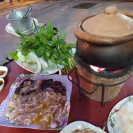 เมนูของร้าน ลาบเป็ด ข้างเสวนาพาเพลิน