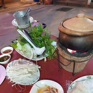 เมนูของร้าน ลาบเป็ด ข้างเสวนาพาเพลิน