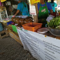 ส้มตำแอนริมทาง