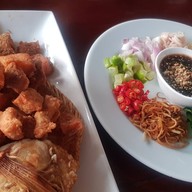 ครัวคุณกุ้งแพริมน้ำ อ่างทอง