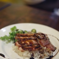 เมนูของร้าน แซ่พุ้น ข้าวหน้าไก่ 80 ปี เสาชิงช้า