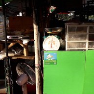ข้าวเหนียวมะม่วง เจ๊แจ้ง(แม่อุไร) ศูนย์อาหารปั้มคาลเท็กซ์