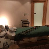 Lavish Salon and Spa ศาลาแดง