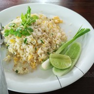 เมนูของร้าน พี่ต่าย ข้าวผัดปู ภูมิใจเสนอ