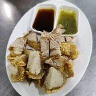 เมนูของร้าน ข้าวผัดปูเมืองทอง 1 ต้นตำรับ โดยคุณ พิมพร สุคนธสวัสดิ์