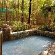 โรงแรมริเวอร์แคววิลเลจ