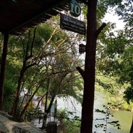 โรงแรมริเวอร์แคววิลเลจ