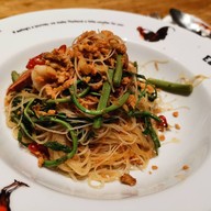 เมนูของร้าน ครัวเจ๊ง้อ Eathai Central Embassy