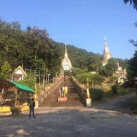 วัดดอยแท่นพระผาหลวง