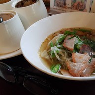 เมนูของร้าน ก๋วยเตี๋ยวห้อยขาริมน่าน