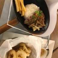 Mokaola Hawaii เอ็มควอเทียร์