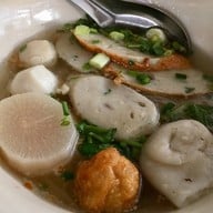 เมนูของร้าน ก๋วยเตี๋ยวปลา ท่าม่วง