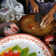 บรรยากาศ เป็ดย่างจ่าเฉิด ตลาดสามชุก